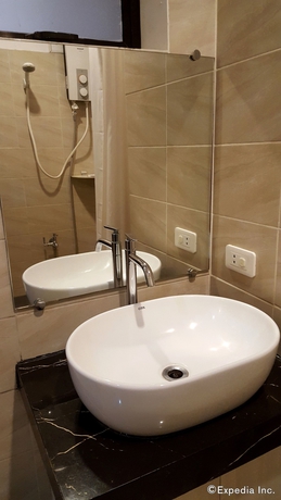 Imagen de la habitación del Hotel Golden Gate Suites. Foto 5