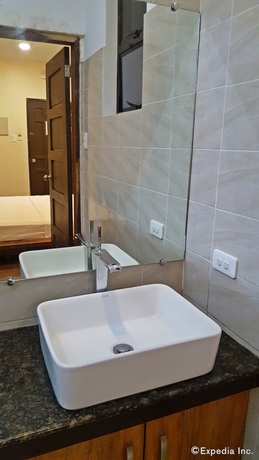 Imagen de la habitación del Hotel Golden Gate Suites. Foto 6