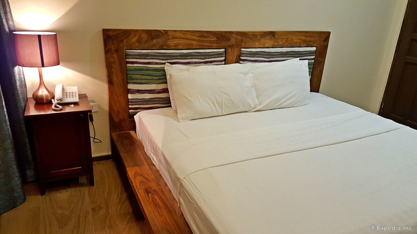 Imagen de la habitación del Hotel Golden Gate Suites. Foto 7