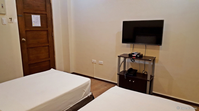 Imagen de la habitación del Hotel Golden Gate Suites. Foto 11