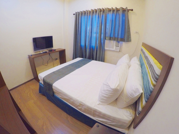 Imagen de la habitación del Hotel Golden Gate Suites. Foto 13