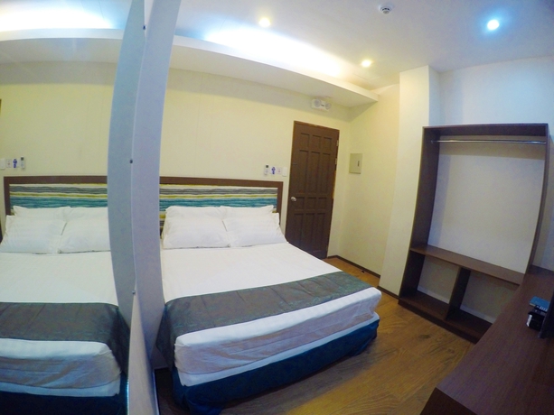 Imagen de la habitación del Hotel Golden Gate Suites. Foto 14