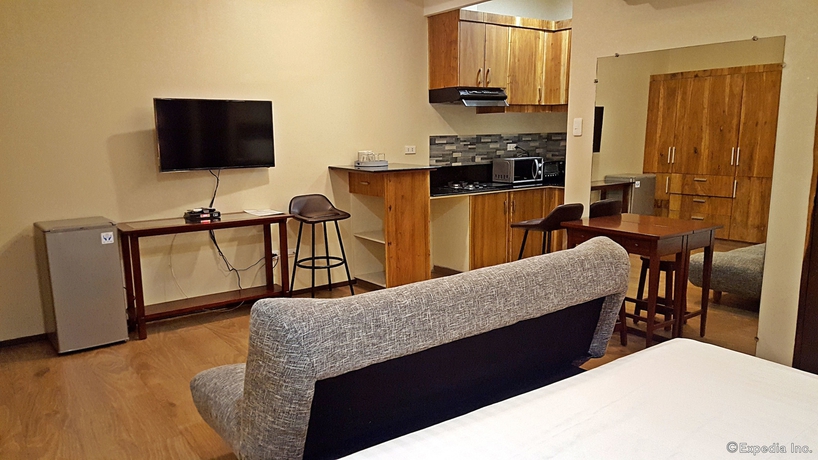 Imagen de los interiores del Hotel Golden Gate Suites. Foto 19