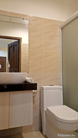 Imagen de la habitación del Hotel Golden Gate Suites. Foto 17