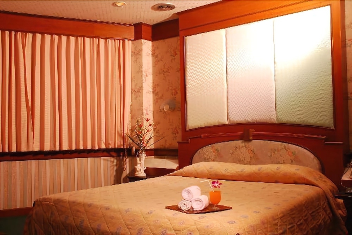 Imagen de la habitación del Hotel Golden Grand. Foto 4