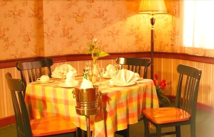 Imagen del bar/restaurante del Hotel Golden Grand. Foto 3