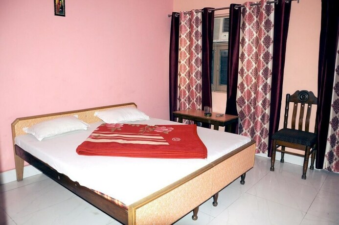 Imagen de la habitación del Hotel Golden, Haridwar. Foto 10
