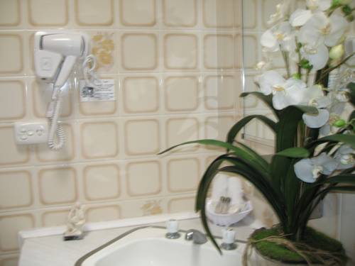 Imagen de la habitación del Hotel Golden Harvest Motor Inn. Foto 1