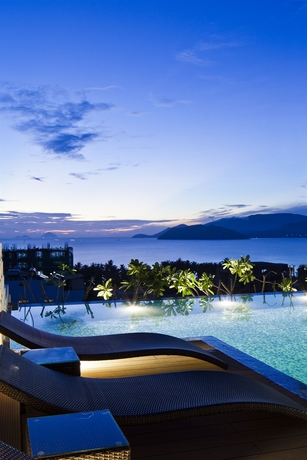 Imagen de la piscina del Hotel Golden Holiday Nha Trang. Foto 13
