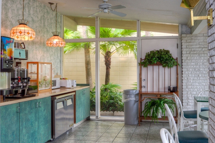 Imagen del bar/restaurante del Hotel Golden Host Resort - Sarasota. Foto 4