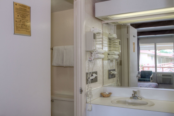 Imagen de la habitación del Hotel Golden Host Resort - Sarasota. Foto 9