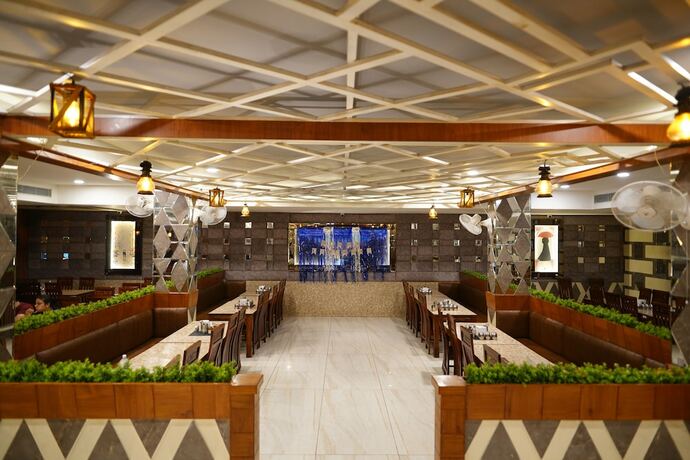 Imagen del bar/restaurante del Hotel Golden Hut Derabassi. Foto 6