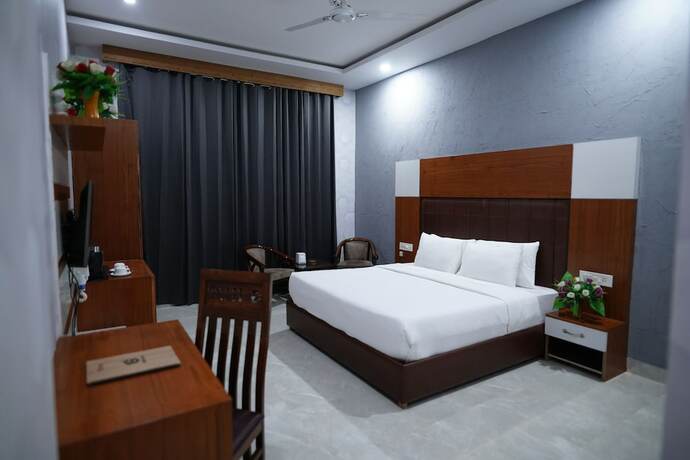 Imagen de la habitación del Hotel Golden Hut Derabassi. Foto 9