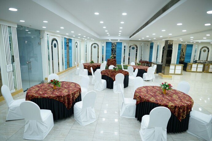 Imagen de los interiores del Hotel Golden Hut Derabassi. Foto 10