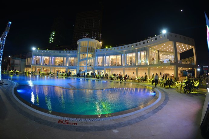 Imagen de la piscina del Hotel Golden Jewel. Foto 17