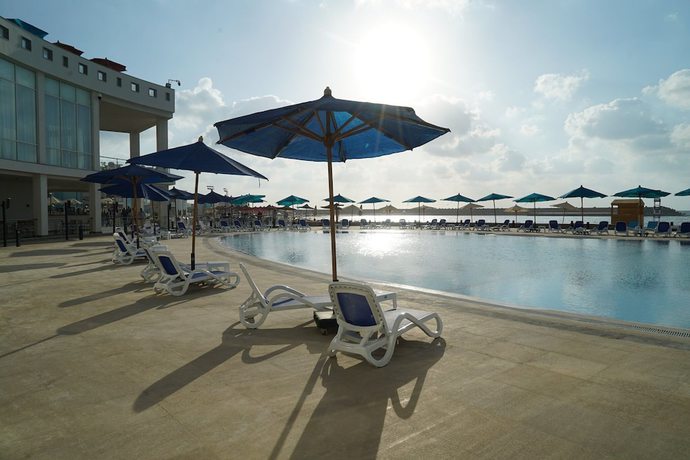 Imagen de la piscina del Hotel Golden Jewel. Foto 20
