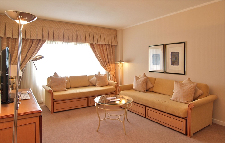 Imagen de los interiores del Hotel Golden Jubilee. Foto 10