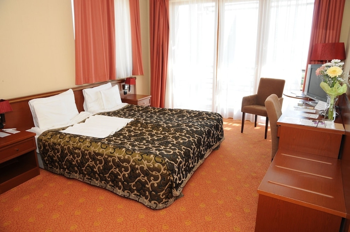 Imagen de la habitación del Hotel Golden Lake Resort. Foto 6