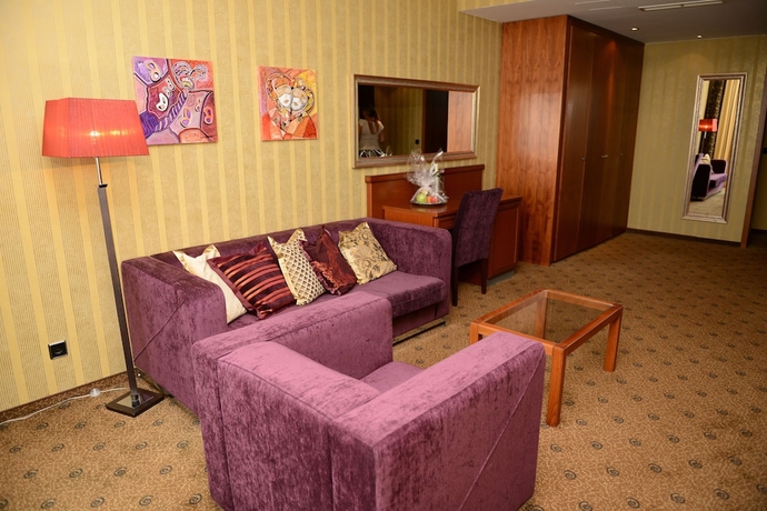 Imagen de la habitación del Hotel Golden Lake Resort. Foto 9