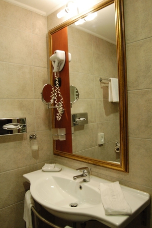 Imagen de la habitación del Hotel Golden Lake Resort. Foto 16