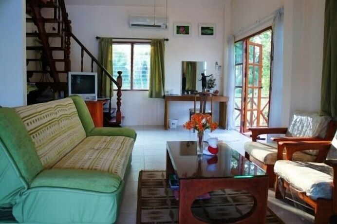 Imagen de la habitación del Hotel Golden Lake View Boutique Resort. Foto 9