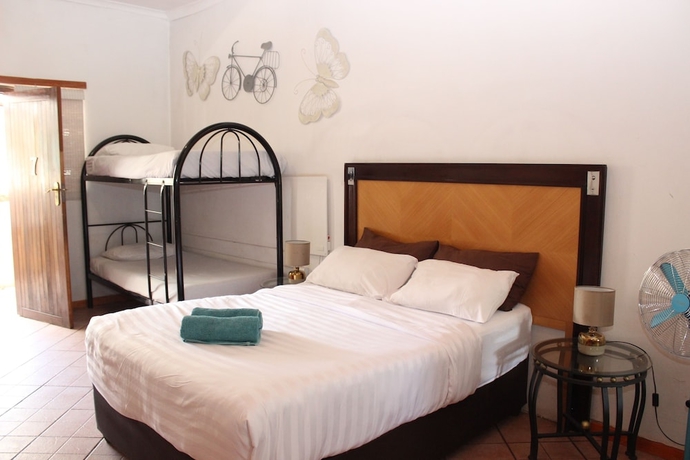 Imagen de la habitación del Hotel Golden Lantern Guest Lodge. Foto 3