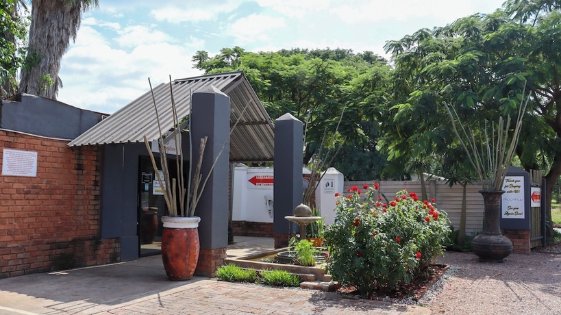 Imagen de los interiores del Hotel Golden Lantern Guest Lodge. Foto 19