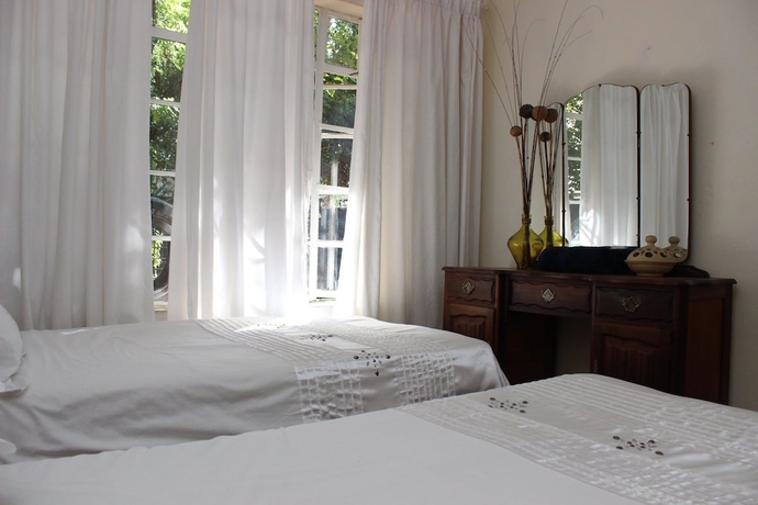 Imagen de la habitación del Hotel Golden Lantern Guest Lodge. Foto 6