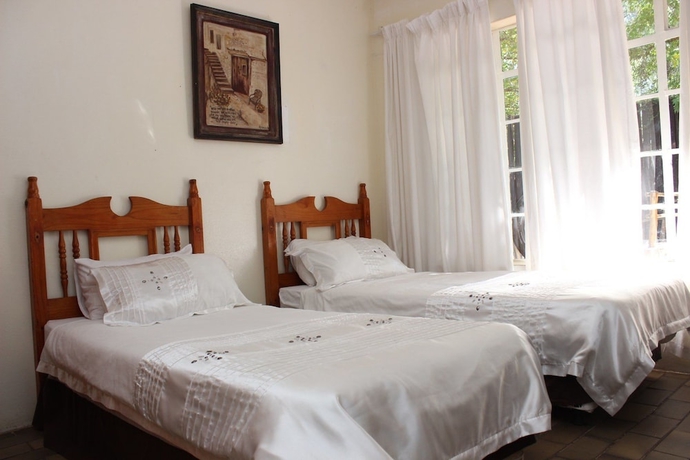 Imagen de la habitación del Hotel Golden Lantern Guest Lodge. Foto 9