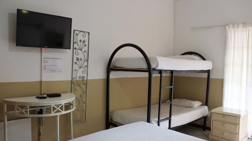 Imagen de la habitación del Hotel Golden Lantern Guest Lodge. Foto 13