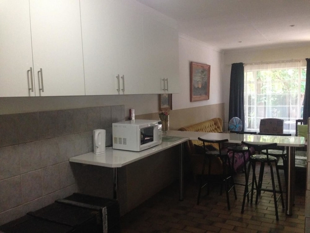 Imagen de la habitación del Hotel Golden Lantern Guest Lodge. Foto 15