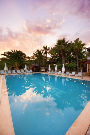 Imagen de la piscina del Hotel Golden Lighthouse. Foto 17