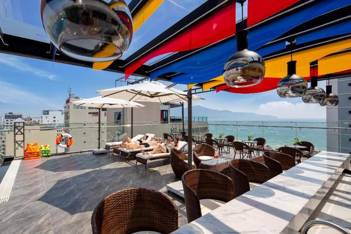 Imagen del bar/restaurante del Hotel Golden Line Danang. Foto 1