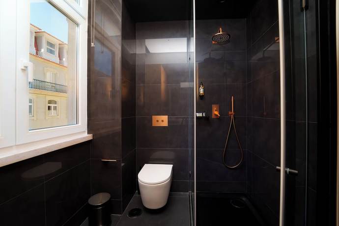 Imagen de la habitación del Hotel Golden Lisbon. Foto 15