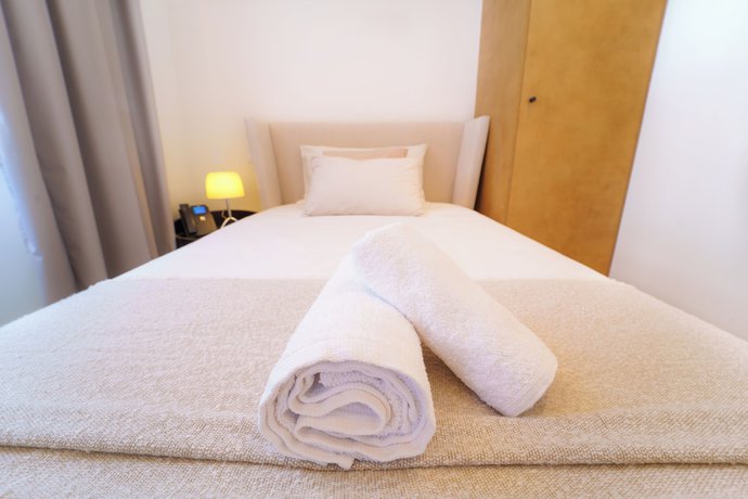 Imagen de la habitación del Hotel Golden Lisbon. Foto 16