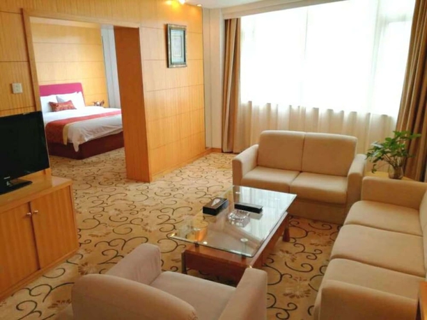 Imagen de la habitación del Hotel Golden Lustre. Foto 5