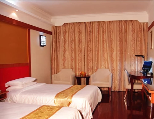 Imagen de la habitación del Hotel Golden Lustre. Foto 10
