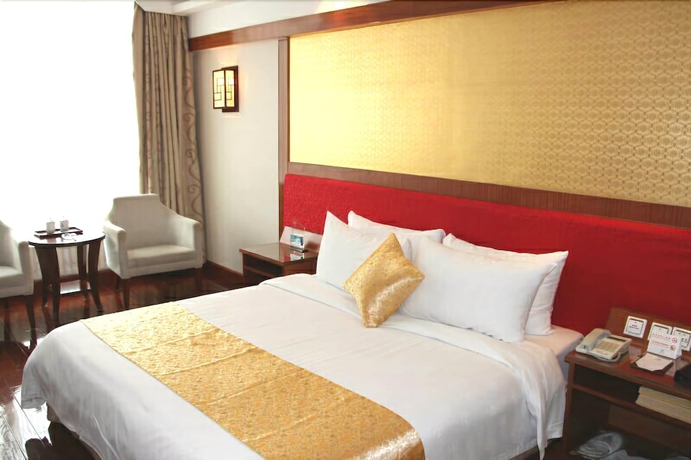 Imagen de la habitación del Hotel Golden Lustre. Foto 11