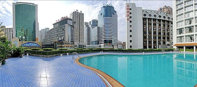 Imagen de la piscina del Hotel Golden Lustre. Foto 18