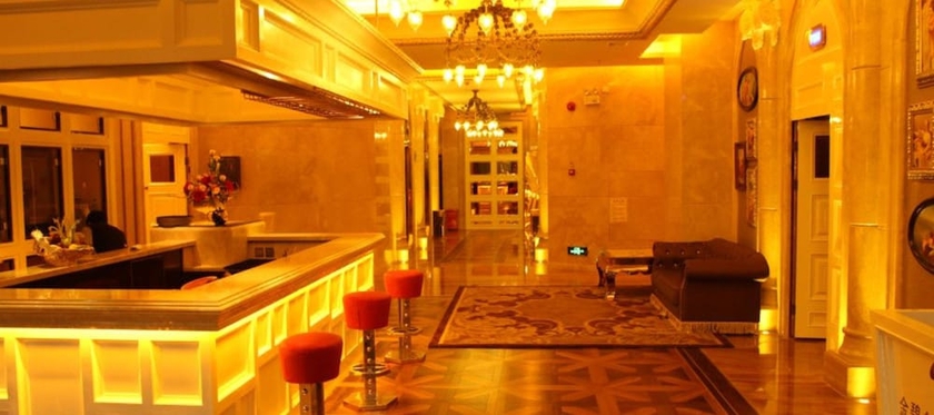 Imagen de la piscina del Hotel Golden Lustre. Foto 19