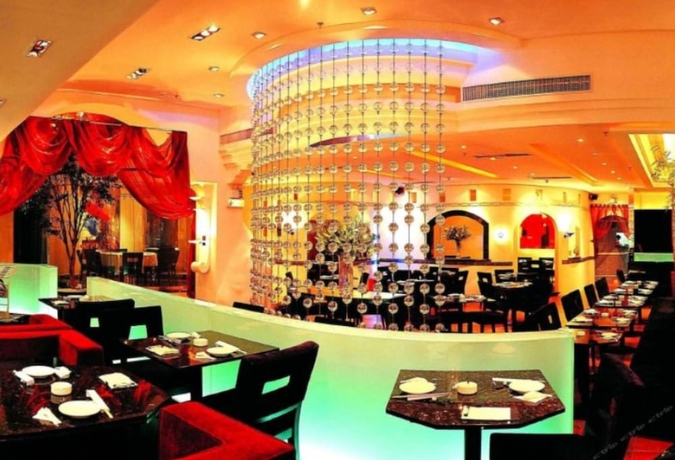 Imagen del bar/restaurante del Hotel Golden Lustre. Foto 2