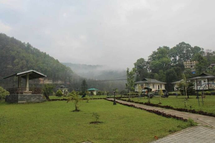 Imagen general del Hotel Golden Mahseer Riverside Resort. Foto 12