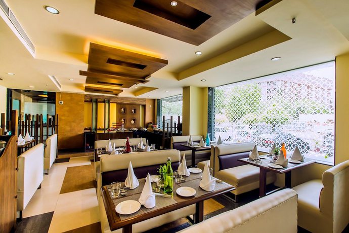 Imagen del bar/restaurante del Hotel Golden Manor. Foto 3