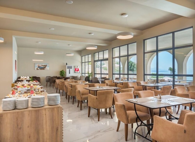 Imagen del bar/restaurante del Hotel Golden Mare - All Inclusive. Foto 3