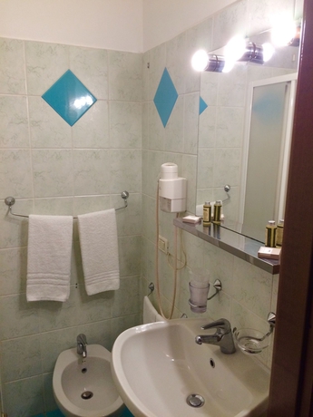 Imagen de la habitación del Hotel Golden Milano. Foto 4