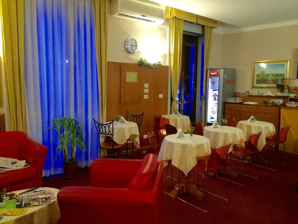 Imagen del bar/restaurante del Hotel Golden Milano. Foto 2
