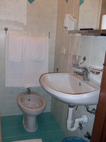 Imagen de la habitación del Hotel Golden Milano. Foto 7