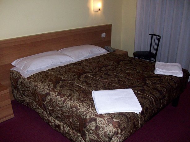 Imagen de la habitación del Hotel Golden Milano. Foto 8