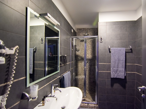 Imagen de la habitación del Hotel Golden, Nápoles. Foto 2