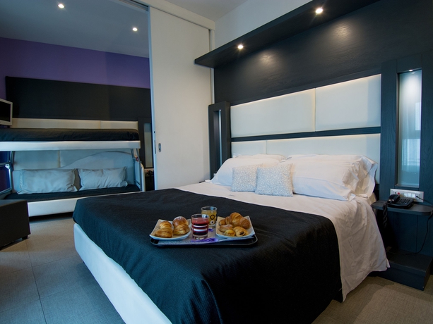 Imagen de la habitación del Hotel Golden, Nápoles. Foto 7